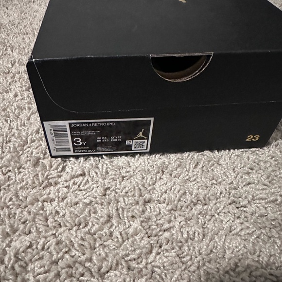 Jordan 4s - Picture 4 of 4